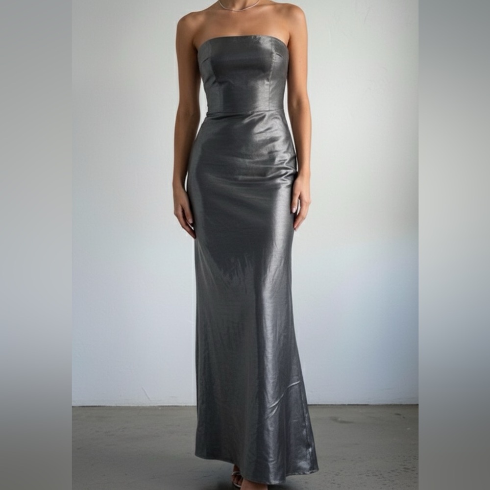 Dave & Johnny Metallic Silver Strapless Gown – Size 3/4